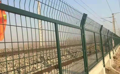 鐵路防護柵欄
