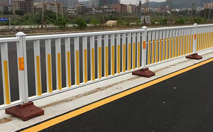 交通護欄